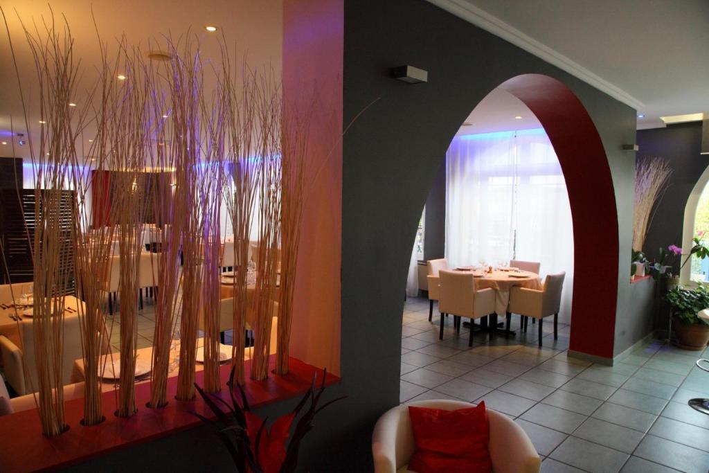 Logis Hotel Restaurant Le Castel Fleuri Saint Jean en Royans Bagian luar foto