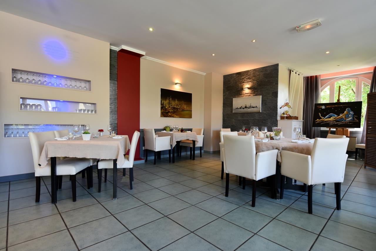 Logis Hotel Restaurant Le Castel Fleuri Saint Jean en Royans Bagian luar foto
