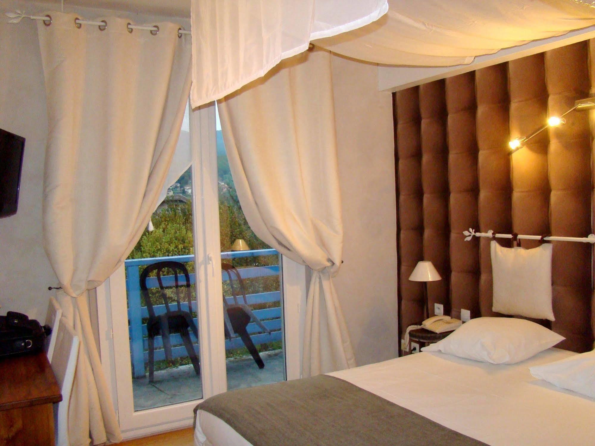 Logis Hotel Restaurant Le Castel Fleuri Saint Jean en Royans Bagian luar foto