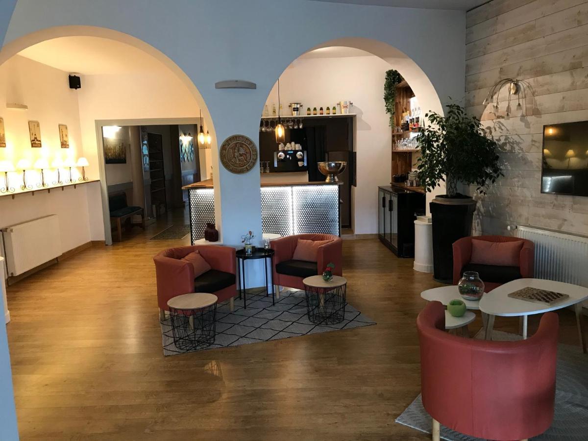 Logis Hotel Restaurant Le Castel Fleuri Saint Jean en Royans Bagian luar foto